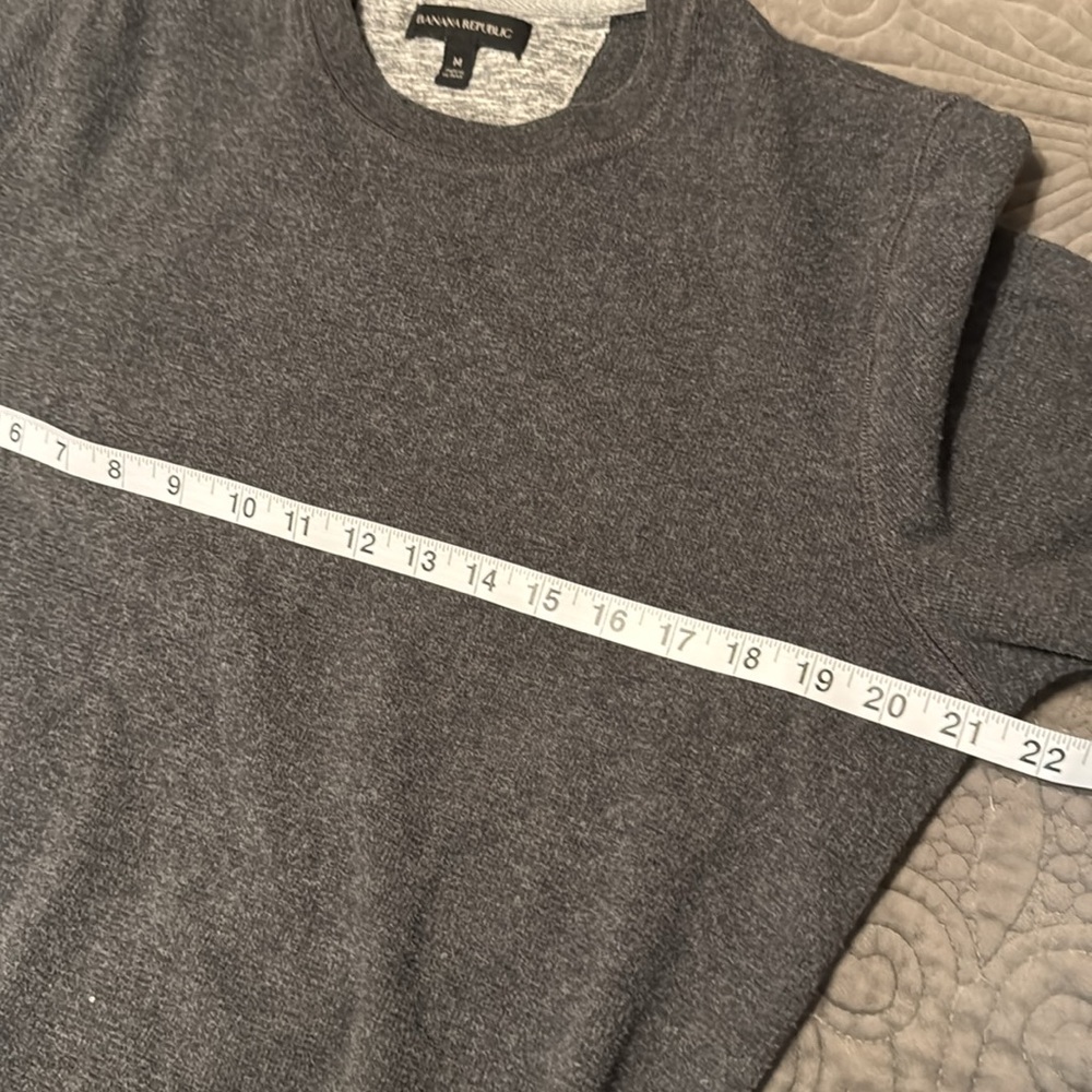 BANANA REPUBLIC Sweat Shirt. Size Medium - Picture 7 of 8